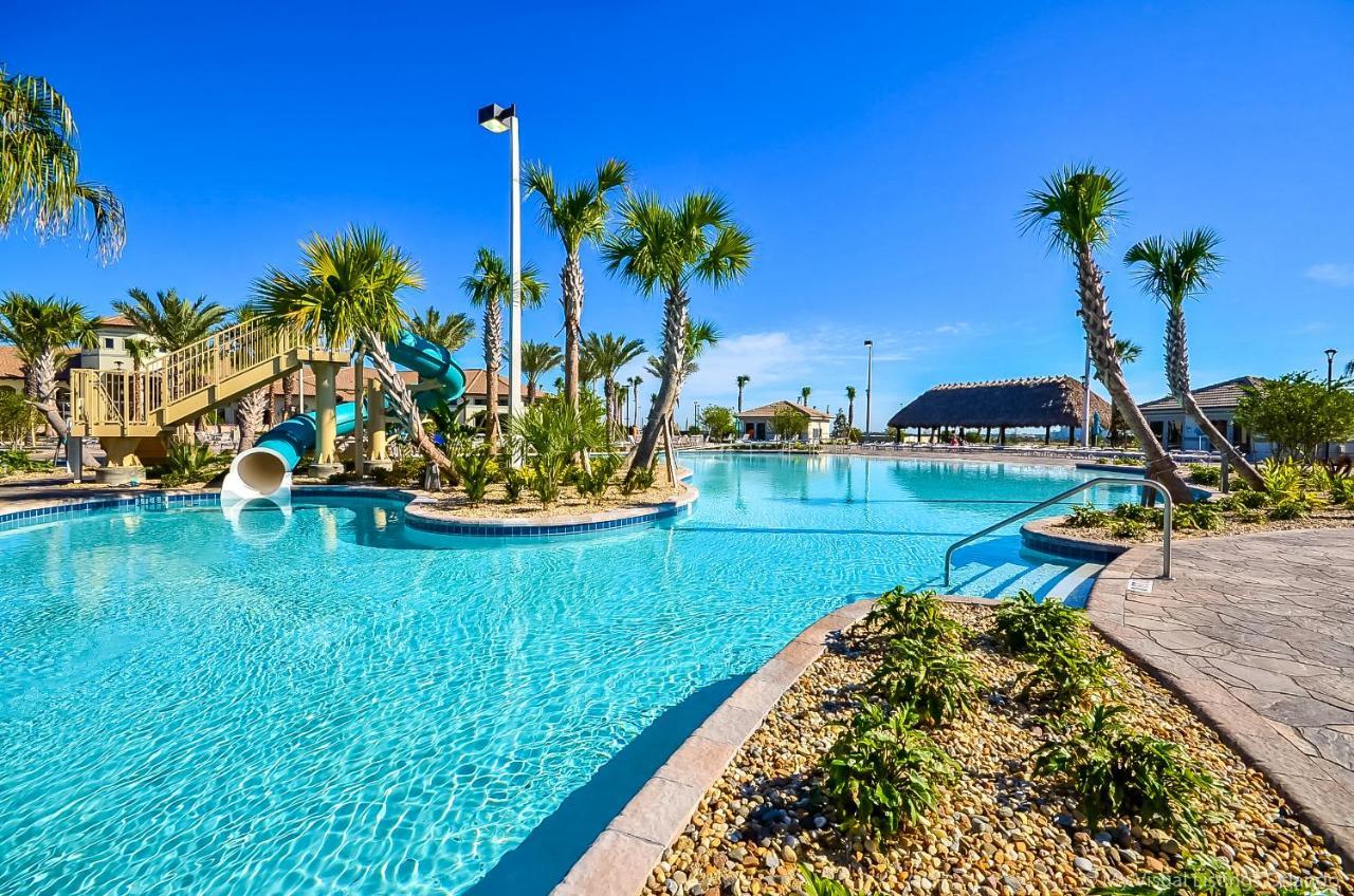 Contemporary Home W Private Pool& Spa Davenport Exterior photo