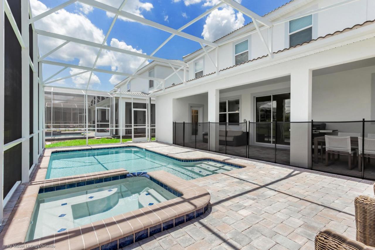 Contemporary Home W Private Pool& Spa Davenport Exterior photo